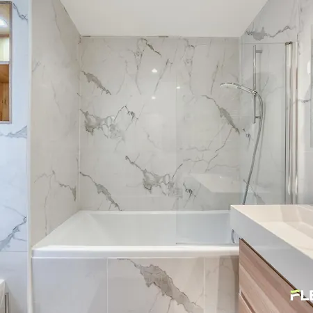 New & Modern 1br Walk To Montmartre Appartamento Parigi