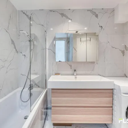 New & Modern 1br Walk To Montmartre Parigi